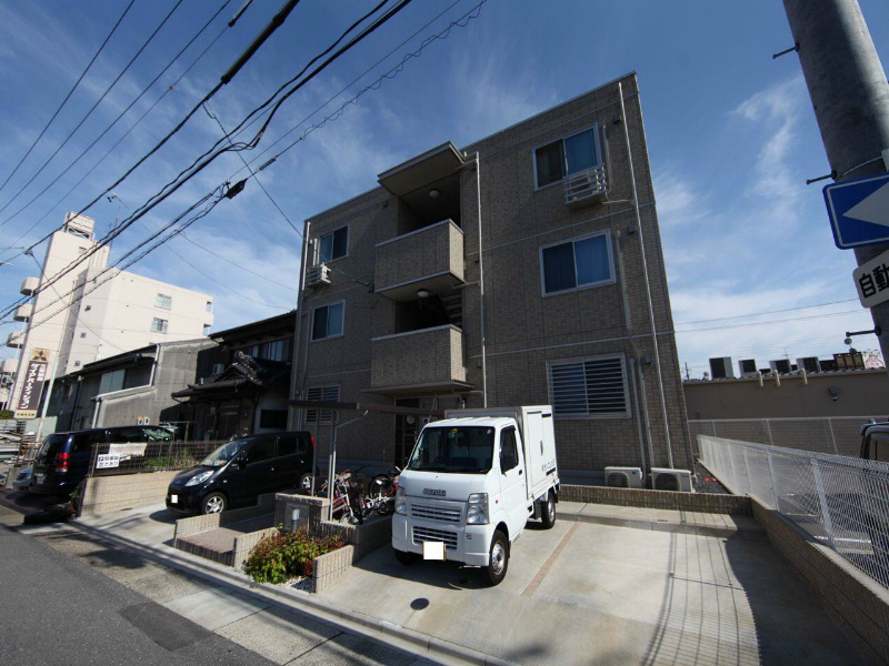 建物外観　外観　オートロック　屋根付き駐輪場　平面駐車場