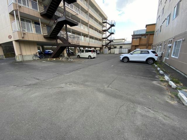 駐車場　駐車場