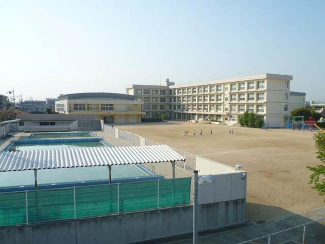 小学校　明石市立小学校 鳥羽小学校（小学校）まで968m