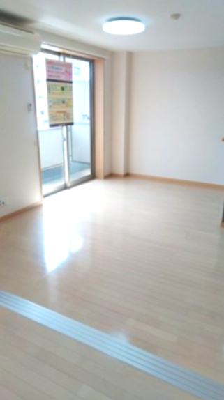 居室・リビング　こちらの居間で趣味の時間をお楽しみください