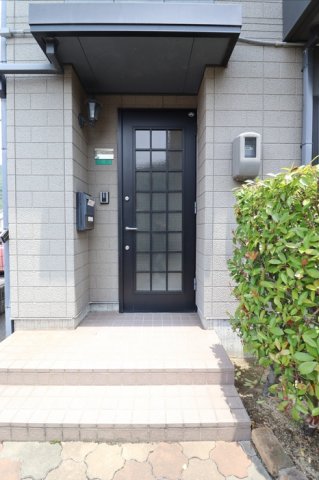 エントランス　落ち着いたエントランスです