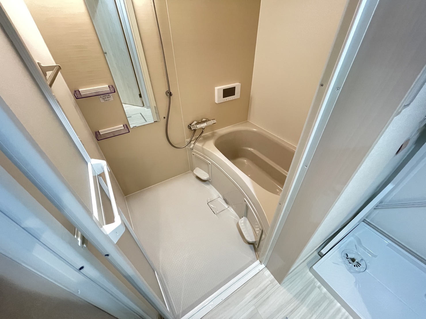 バス・シャワールーム　同物件の別タイプ間取り・別部屋の写真です。