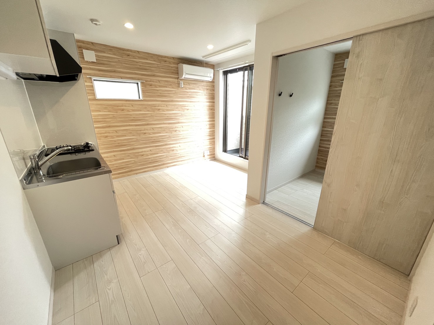 居室・リビング　同物件の別タイプ間取り・別部屋の写真です。