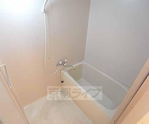 バス・シャワールーム　ファミリータイプの浴槽