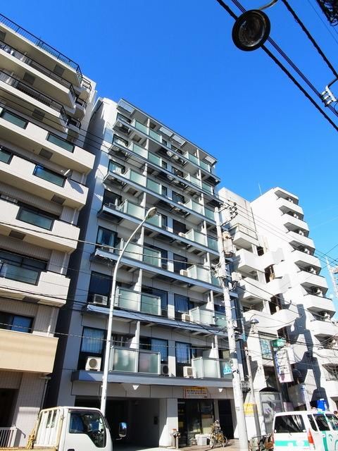 建物外観　♪オートロック！メイン通りを歩くので夜も安心♪