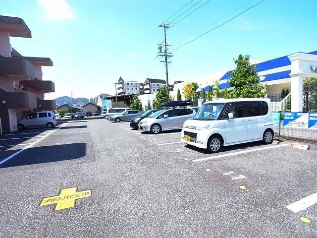 駐車場　駐車場