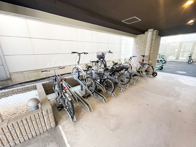 その他共有部分　屋根付き駐輪スペース有り♪