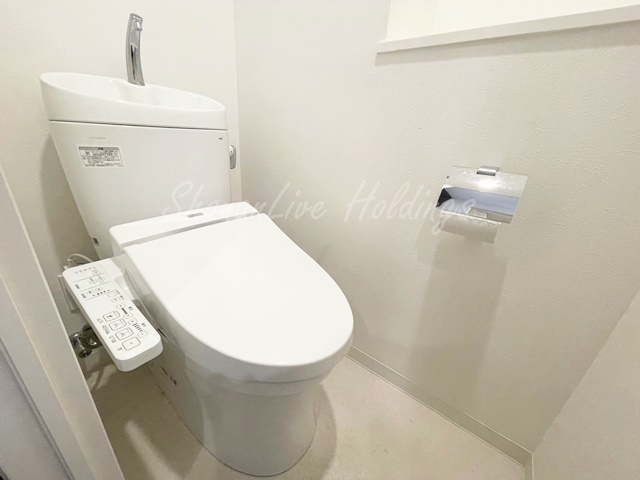 トイレ　温水洗浄便座付き♪