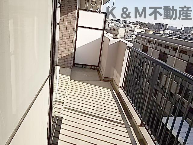 バルコニー　外からの目が気にならないバルコニーで洗濯物が干せます