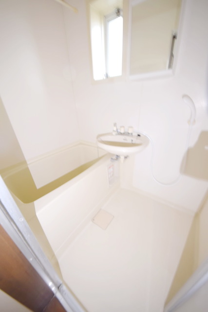 バス・シャワールーム　～一日の疲れを流しましょうっ～