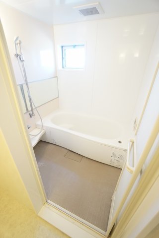 バス・シャワールーム　※同物件、同タイプ、間取り反転のお部屋です