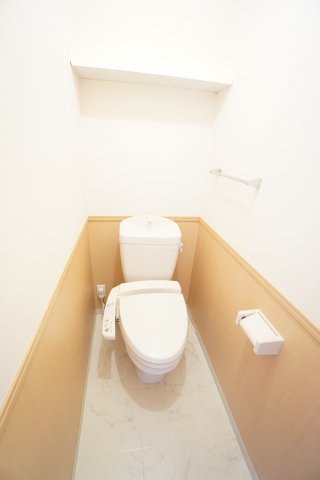 トイレ　※同物件、同タイプ、間取り反転のお部屋です