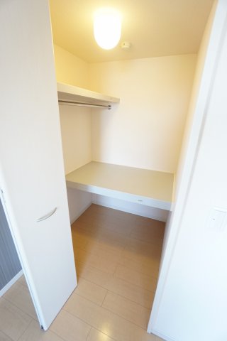 玄関　※同物件、同タイプ、間取り反転のお部屋です