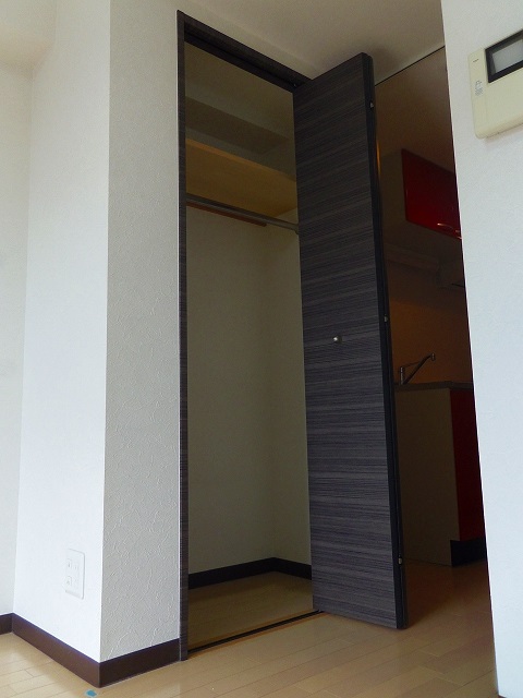 収納　ハンガーパイプ付きのクローゼットです。