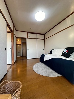 その他部屋・スペース　南東向き洋室6帖☆収納スペースがあります♪荷物をたっぷり収納