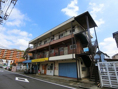 建物外観　小田急線「柿生」駅まで徒歩圏内♪スーパーやコンビニが近くて便