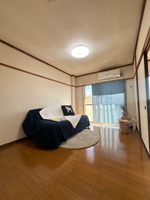 居室・リビング　南東向き洋室6帖☆バルコニーに繋がるお部屋は陽当たり良好です