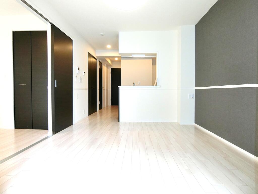 居室・リビング　同型物件の写真、配色に違いあり