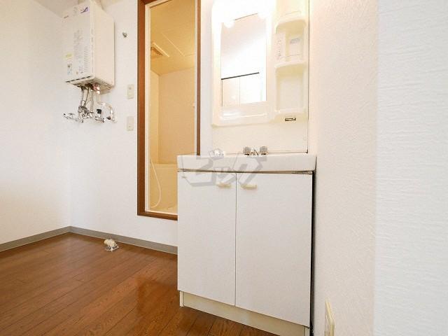 洗面設備　朝の準備にに欠かせない洗面台完備です！