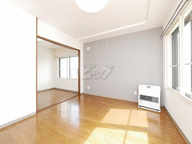 居室・リビング　明るいリビングです♪