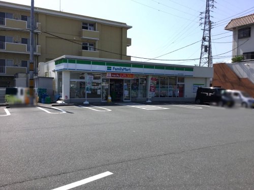 コンビニ　ファミリーマート 富士日乃出町店（コンビニ）まで731m