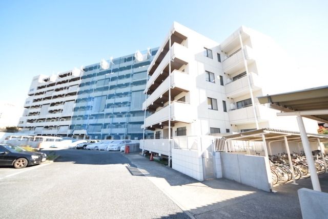 建物外観　オートロックエレベーター付き鉄筋コン造マンション