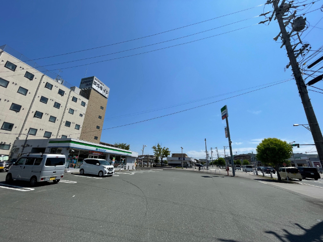 コンビニ　ファミリーマート袋井愛野駅南店（コンビニ）まで481m