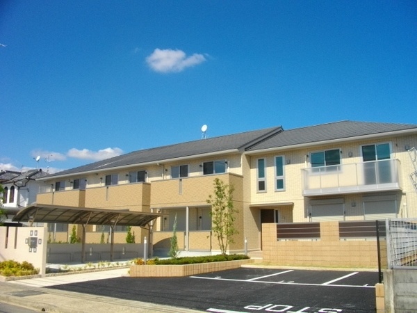 建物外観　オートロックで外部の人間が簡単に出入りできないため安心です。