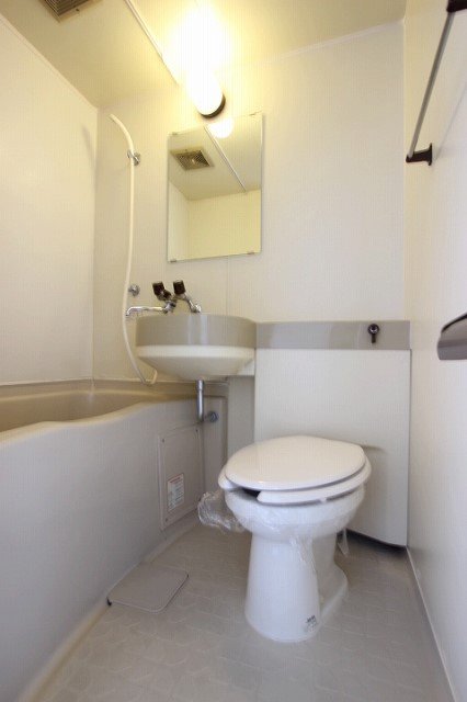 バス・シャワールーム　同物件別号室のものです。