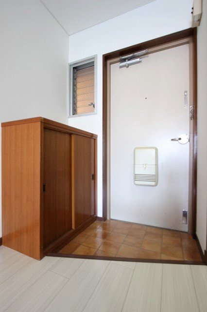 玄関　同物件別号室のものです。