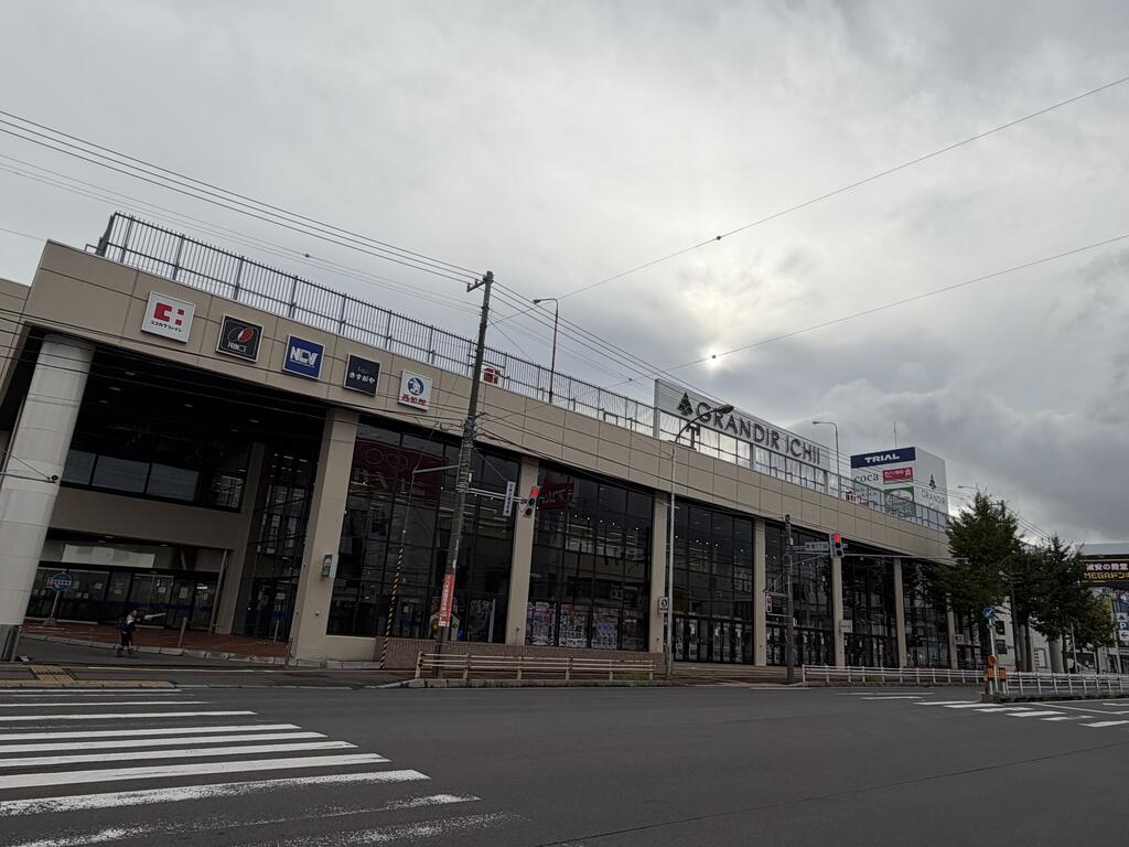 ショッピングセンター　西松屋函館グランディールイチイ店（ショッピングセンター）まで1298m