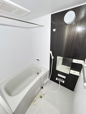 バス・シャワールーム　落ち着いた空間のお風呂です
