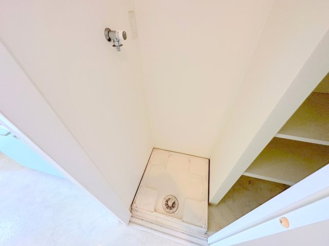 その他設備　室内に洗濯機置場があれば雨の日でも濡れる心配がございませんね