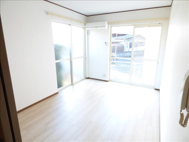 居室・リビング　日当たり良好。明るいお部屋です。