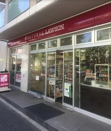 コンビニ　ナチュラルローソン駒沢5丁目店（コンビニ）まで228m