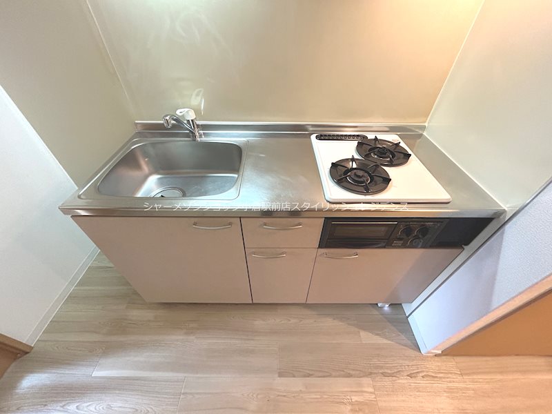 キッチン　☆システムキッチン・2口グリル付き☆ 現況と異なる場合は現況