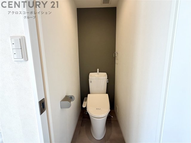 トイレ　温水洗浄便座付きのトイレです♪