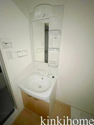洗面設備　写真は別のお部屋です。
