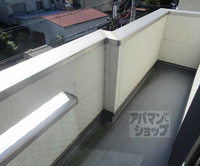 バルコニー　室内の写真です。