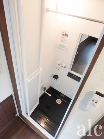 バス・シャワールーム　さっと体を洗えるシャワールーム付です　※別部屋参照
