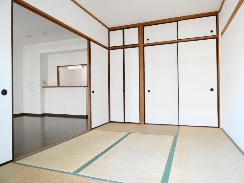 その他部屋・スペース　天袋収納付きの和室はリビングと繋がり開放的♪