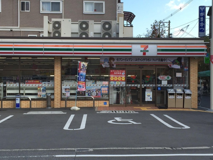 コンビニ　セブンイレブン（コンビニ）まで270m