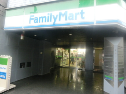 コンビニ　ファミリーマート 新宿十二社店（コンビニ）まで353m