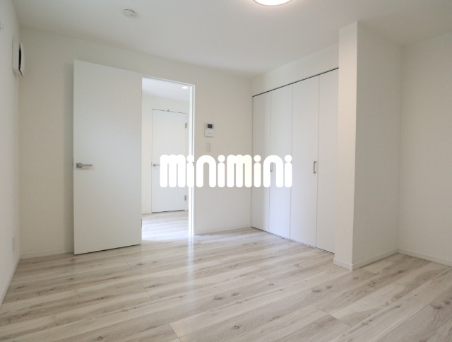 居室・リビング　白を基調としたお部屋です♪
