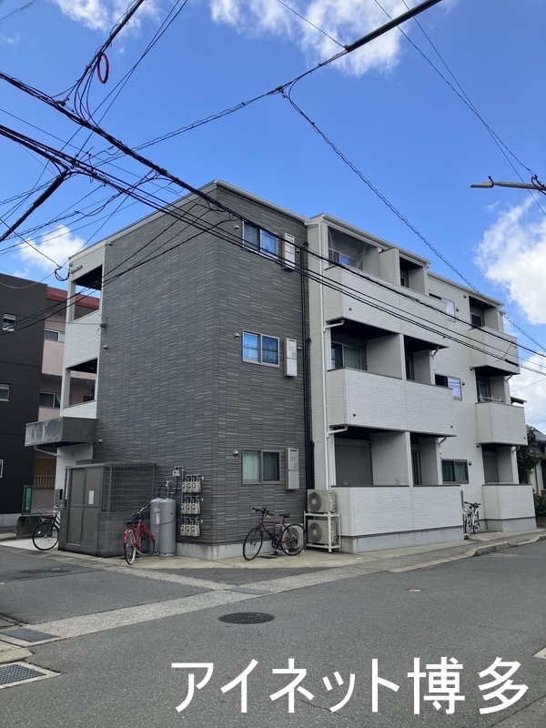 建物外観　築浅デザイナーズアパートです