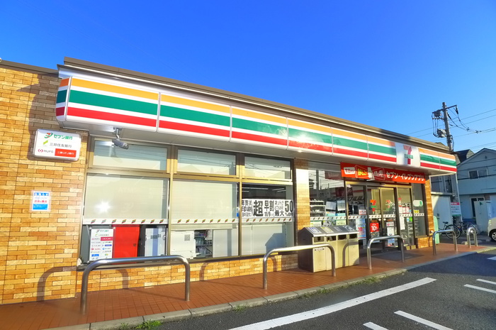 コンビニ　セブンイレブン（コンビニ）まで389m
