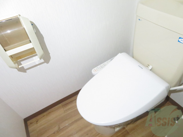トイレ　新品のウオッシュレットトイレが付いてて便利ですね。