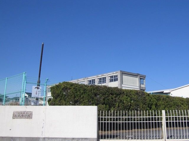 小学校　上成小学校（小学校）まで550m