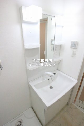 洗面設備　清潔感ある独立洗面台で毎日気持ちよく♪