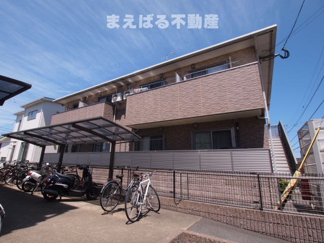建物外観　住宅街に立地